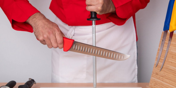 Mantener el filo de tu cuchillo en un estado óptimo con la chaira